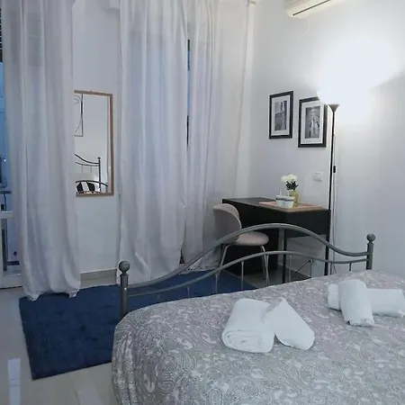 Nazionale B - Two Bedrooms Nearby Central Station Apartmán Florencie